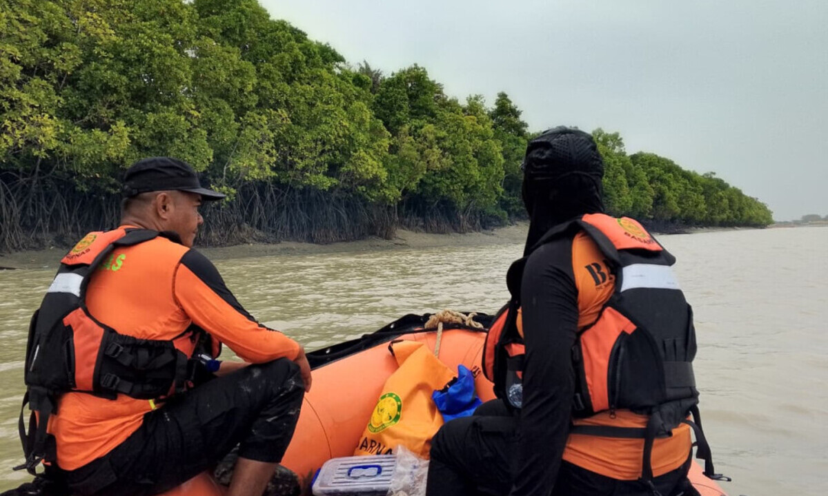 Joint SAR Team Searches for Man Swept Away in Merauke's Maro River