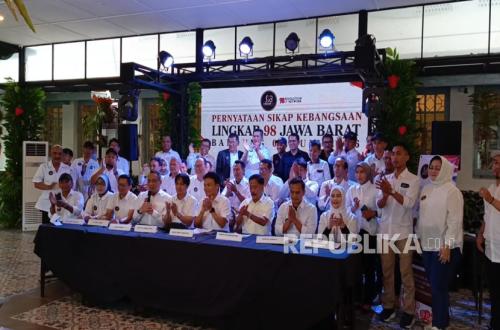 West Java '98 Activists Urge Reformists to Introspect, Issue 8-Point Political Stance