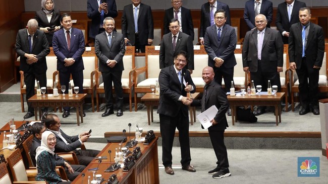 Purbaya Reveals First-Half State Budget Details, Plunging Oil Prices in Focus