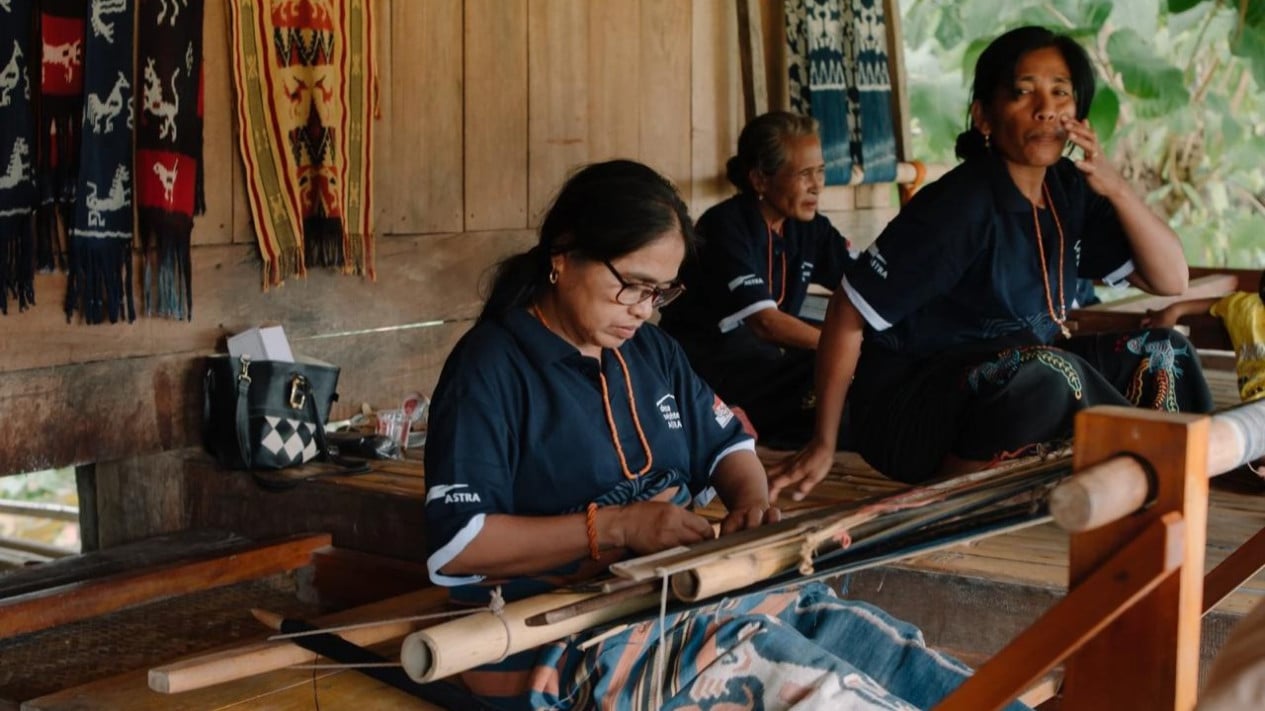 Astra International Showcases Sumba Weaving to Global Market at Indonesia-Singapore Orchid Extravaganza