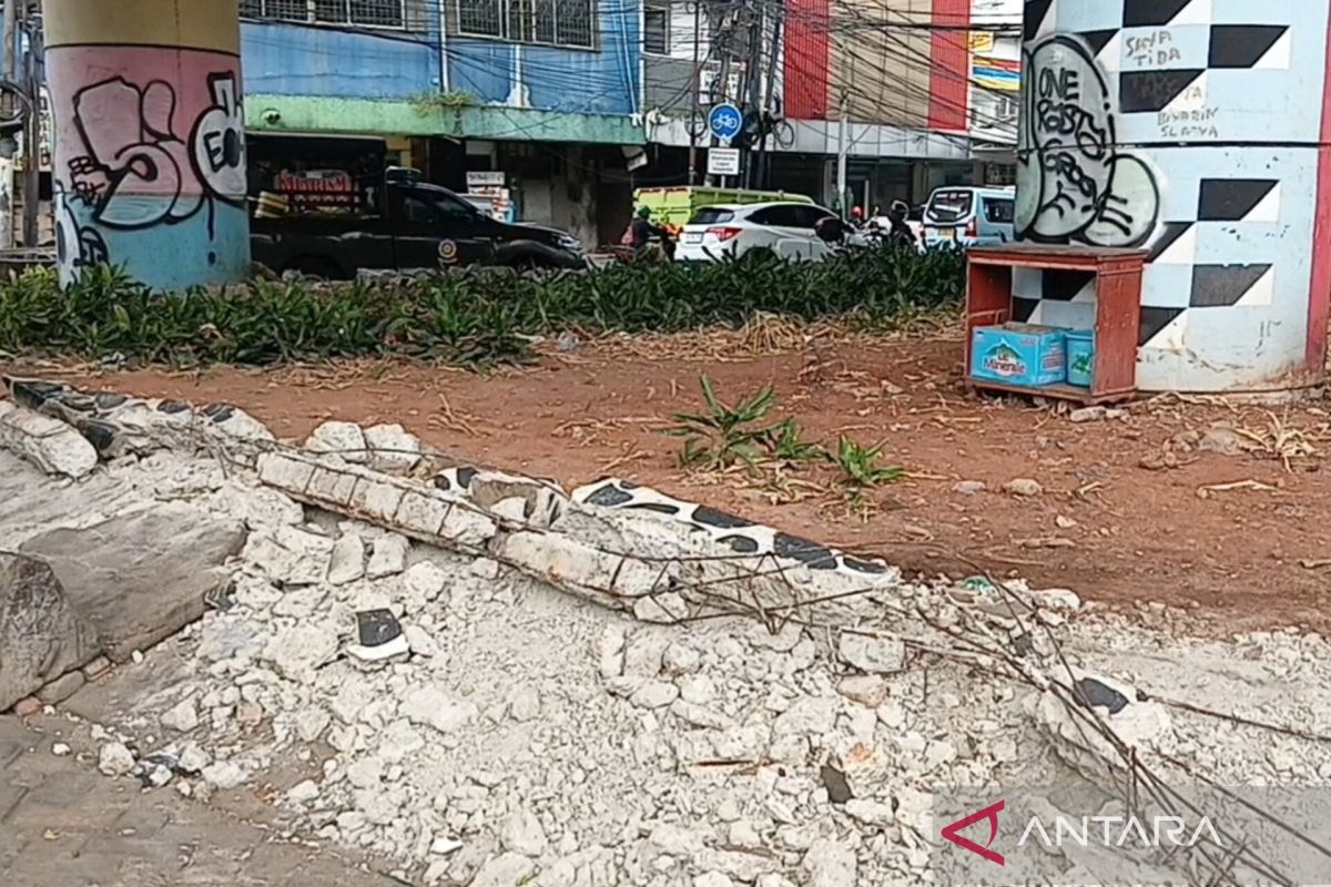 Iron Fencing at Kampung Melayu Flyover Park Stolen by Thieves