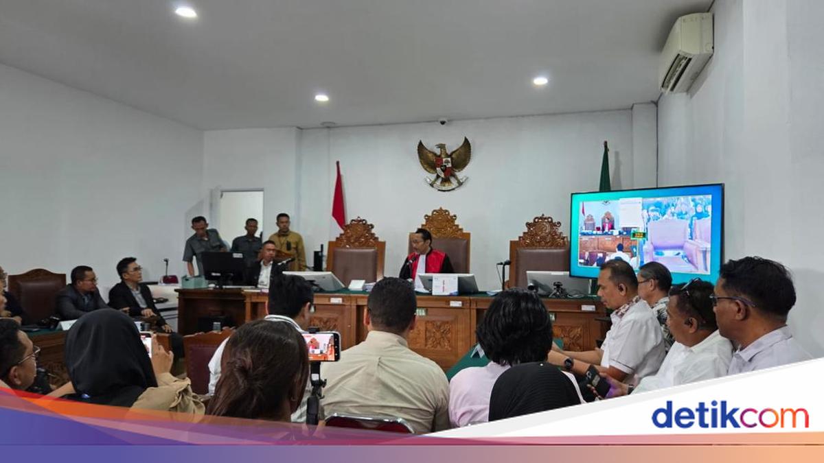 South Jakarta Court Partially Grants Roy Suryo's Pretrial Motion