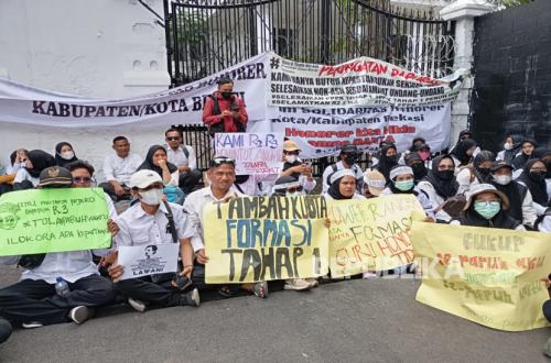 House Deputy Speaker Proposes Central Government Fund Salaries for Regional PPPK Teachers