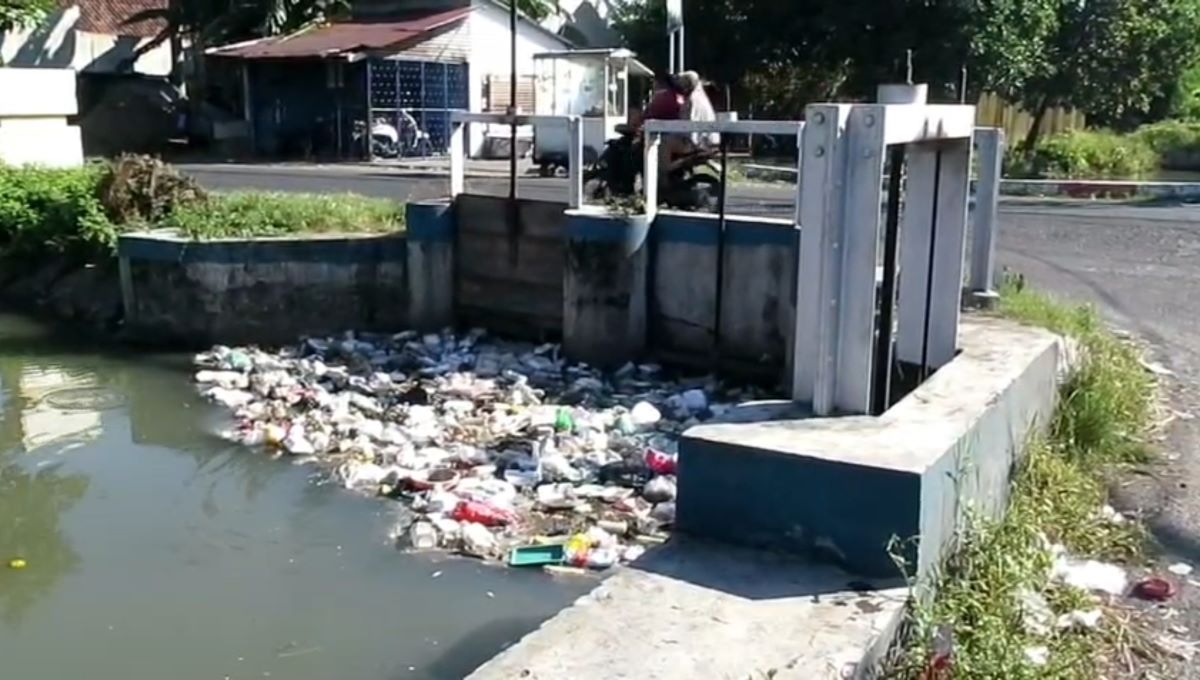 Plastic Waste Emergency in Sidoarjo Rivers, Environmental Agency Urges 3R Action