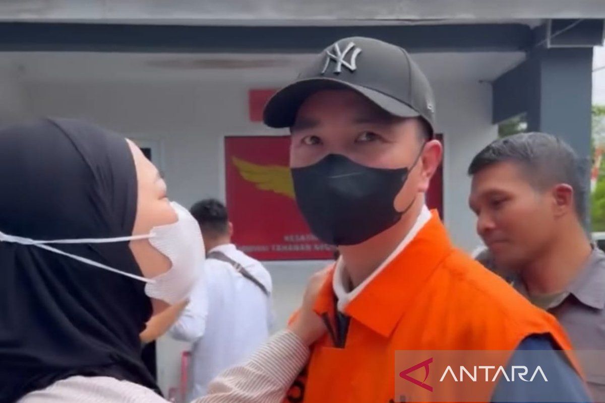 Former Rejang Lebong Regent and Public Works Chief Detained in Bengkulu Prison