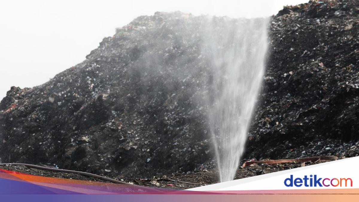 Jatiwaringin Landfill Fire Continues, 158 Residents Evacuated
