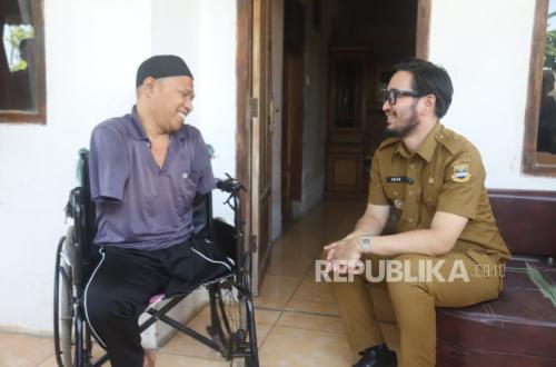 Smiles from Ugan After Receiving Wheelchair Assistance from Regent Jeje