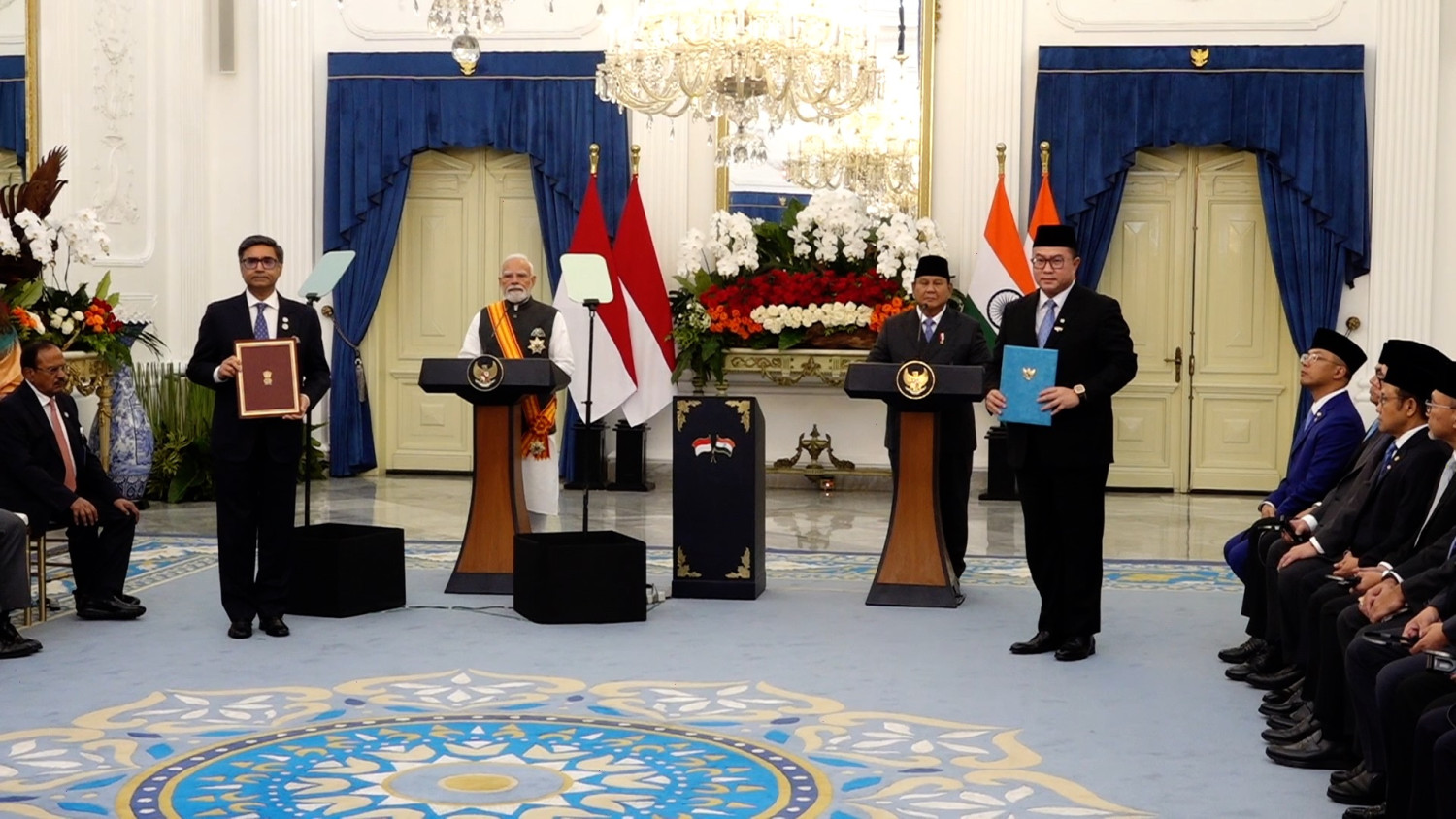 Prabowo and Modi Agree on Cross-Border QRIS-UPI Payment Integration