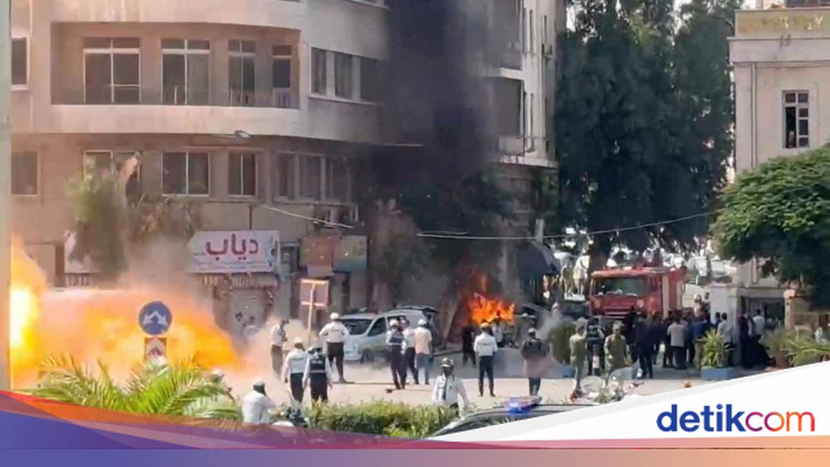 Bombs Explode Near Macron's Hotel During Landmark Visit to Syria