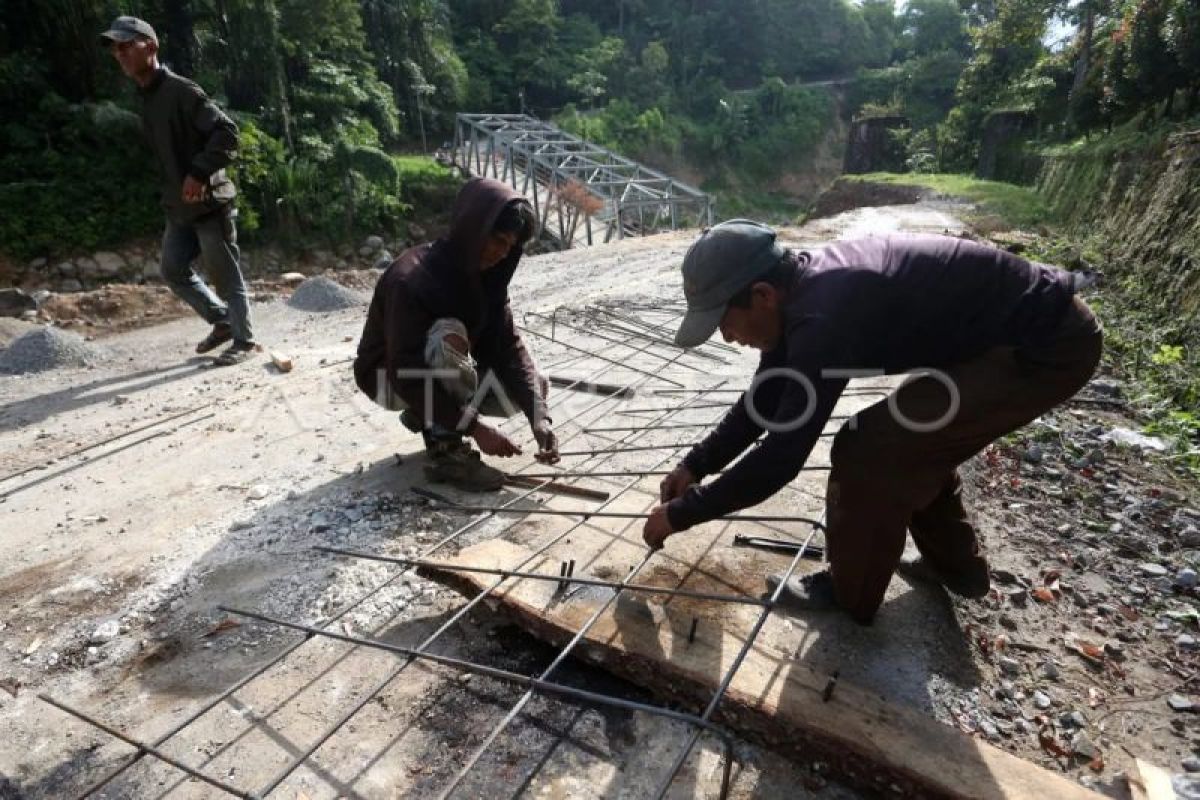 Public Works Ministry Confirms Bridge Construction in Bener Meriah Will Continue