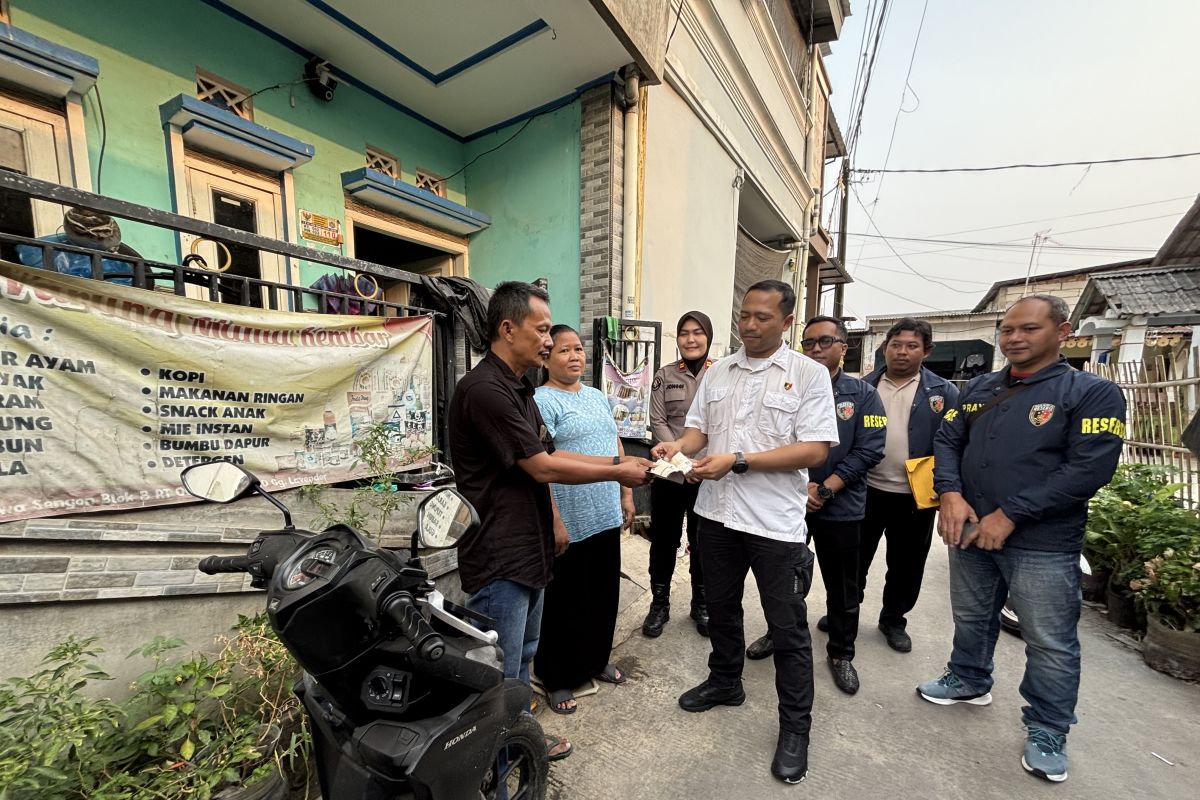 North Jakarta Police Return Stolen Motorcycle Directly to Victim's Home