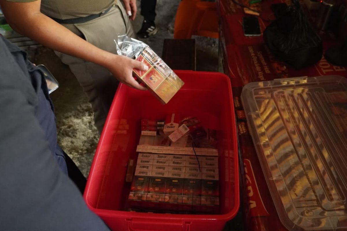 Lamongan Regency Government and Customs Seize 9,108 Illegal Cigarettes