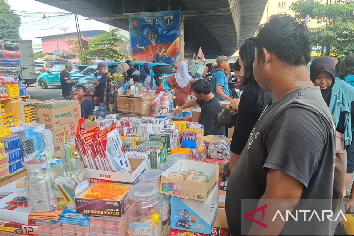 Asemka Market Stationery Traders Complain of 20 Percent Drop in Turnover