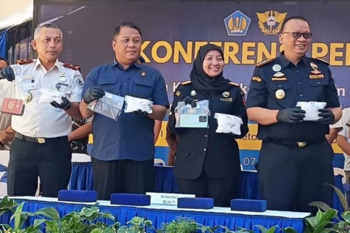 Makassar Customs Foils Smuggling of 1kg Methamphetamine from Malaysia