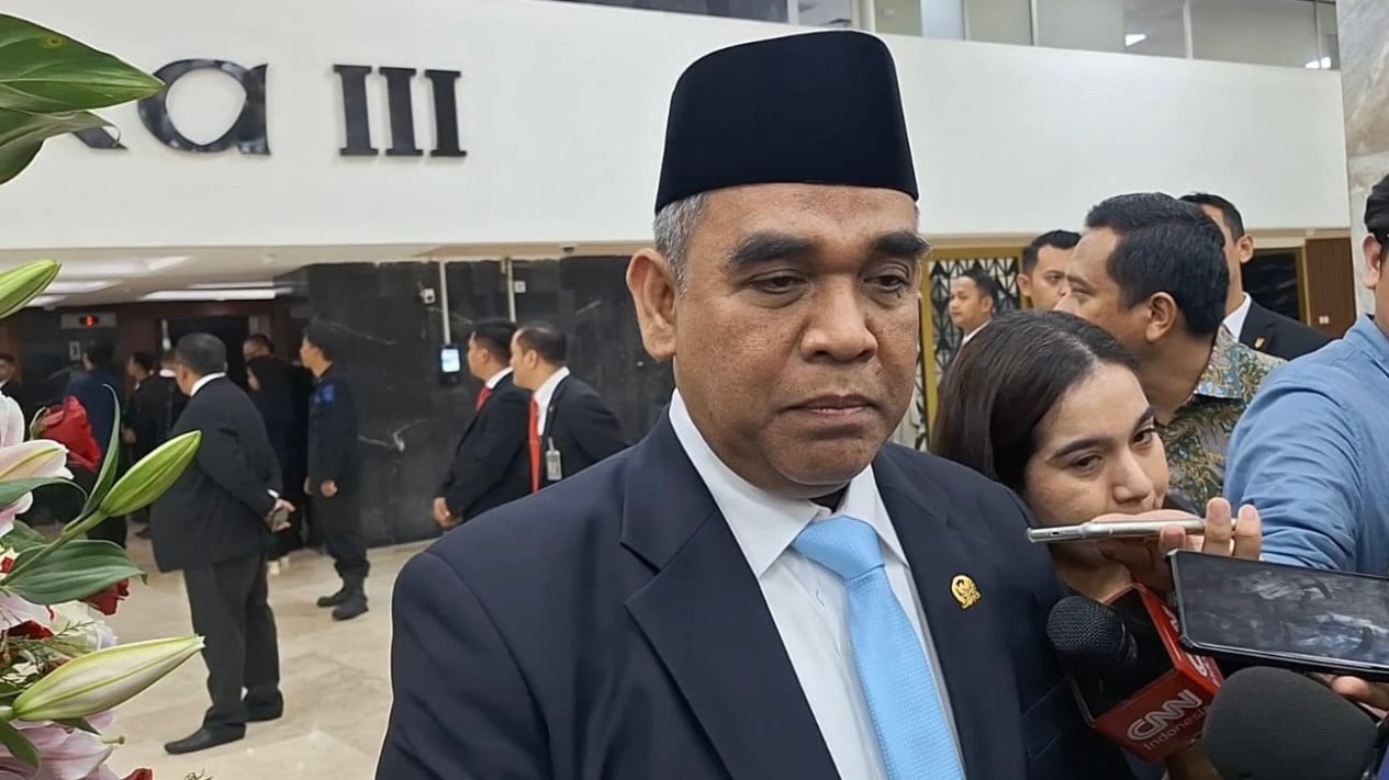The Moment Gibran's Hand Was Pulled by the MPR Speaker During a Chat, Here's What Muzani Said