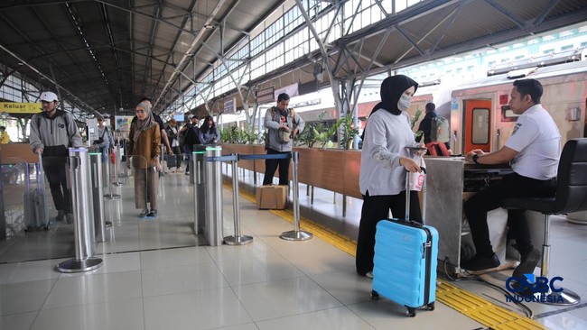 Prabowo's Stimulus Report: 1.3 Million People Utilise Train Discounts
