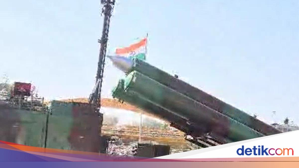 Indonesia and India Agree on BrahMos Missile Deal: A Look at the Supersonic Weapon's Specifications