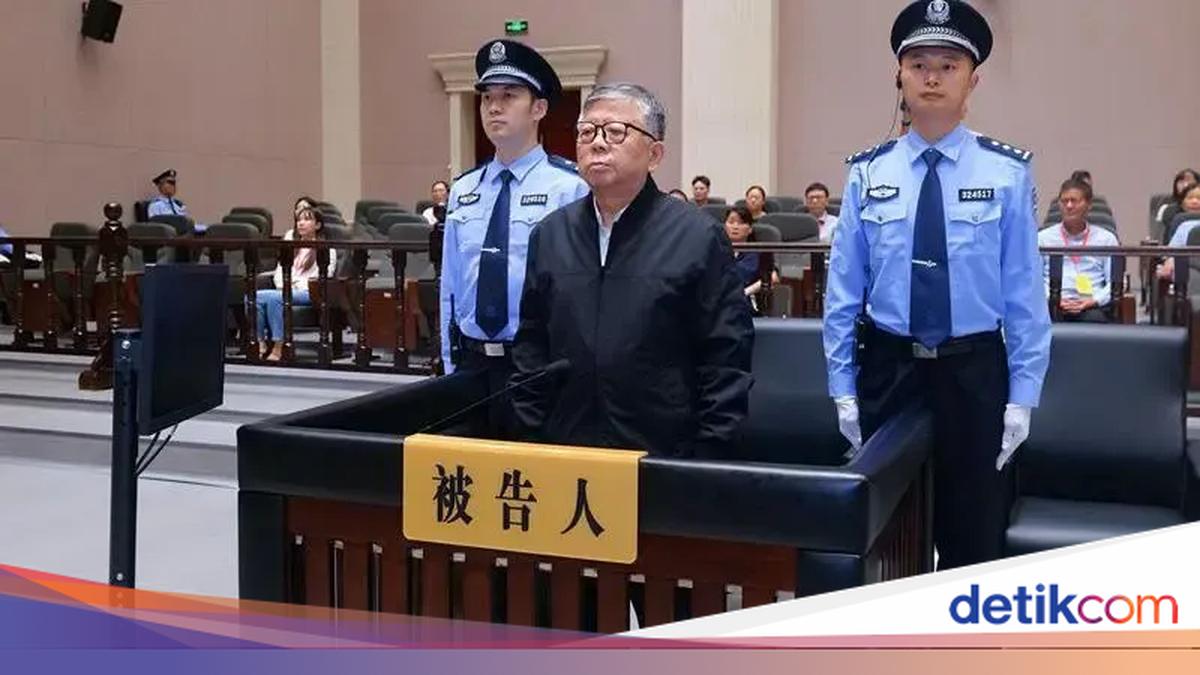 China Sentences Former Official to Death for Accepting Rp 5.8 Trillion in Bribes