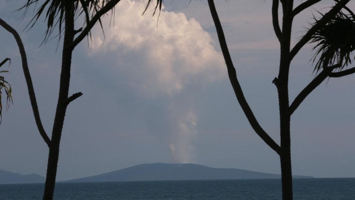 Sunda Strait Earthquake, Mount Anak Krakatau Activity Increases
