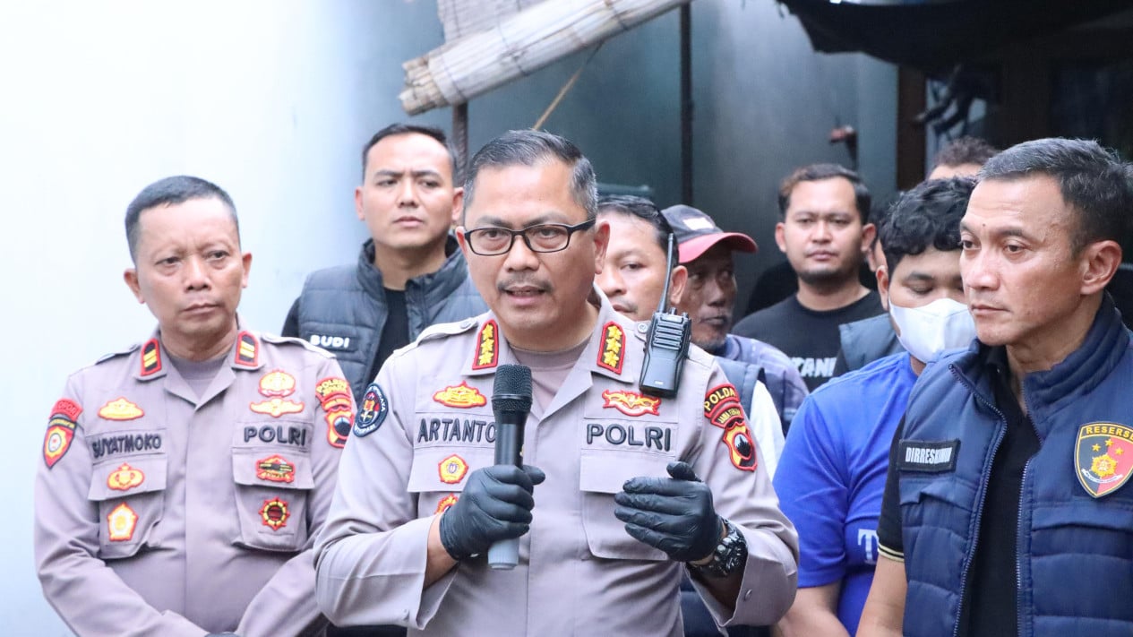 Police Officer Who Tortured and Doused Wife with Acid Tests Positive for Methamphetamine