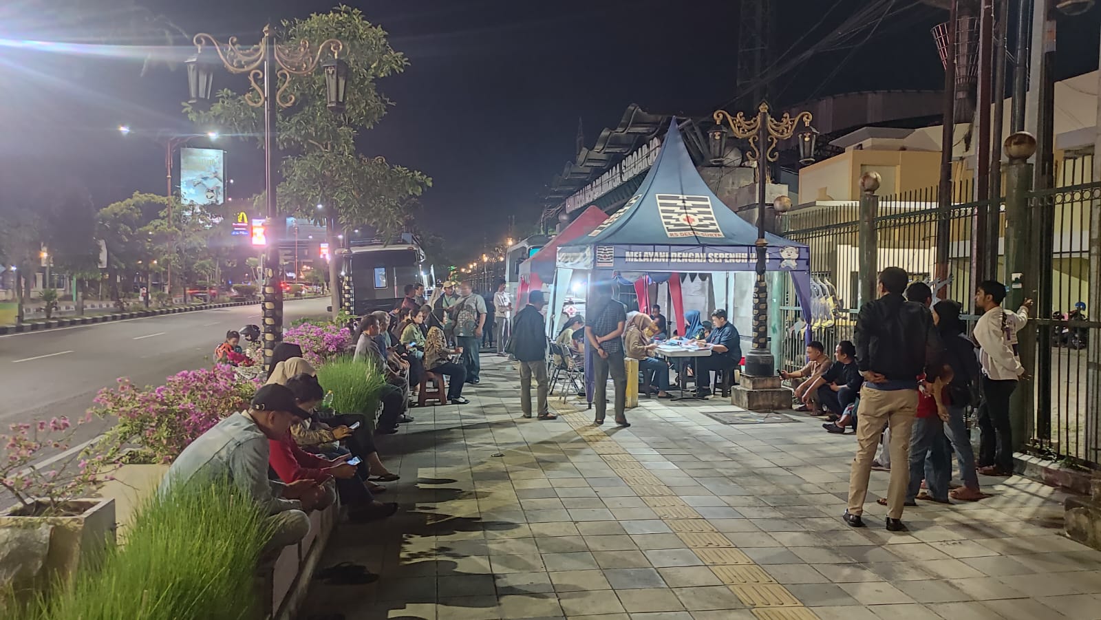 Sidoarjo's Night-Time Driving Licence Service Proves a Boon for Workers