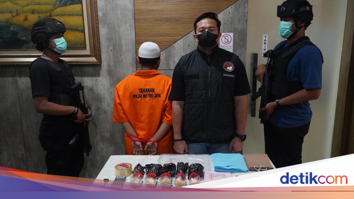 Drug Dealer in Bekasi Arrested, Meth Disguised as Bird Feed