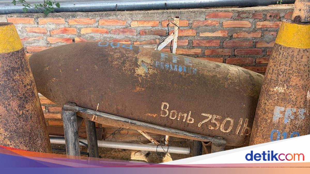 Decades-Old Bomb Rain Still Haunts Laotian Villagers
