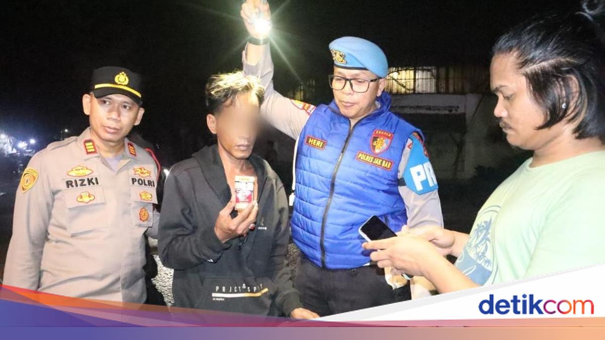 Police Arrest Man Carrying Methamphetamine During West Jakarta Night Patrol