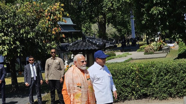 Prabowo and Modi Visit Prambanan Temple, Fly Together by Helicopter