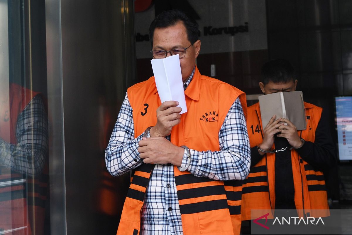 KPK Summons Muara Enim Investment Chief as Witness in Edison Bribery Case
