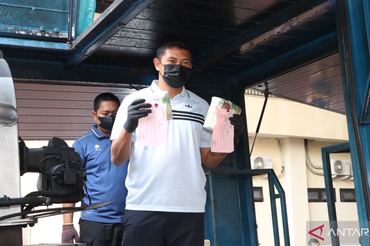 Central Jakarta Police Destroy 28.3 kg of Cannabis and 3.3 kg of Methamphetamine