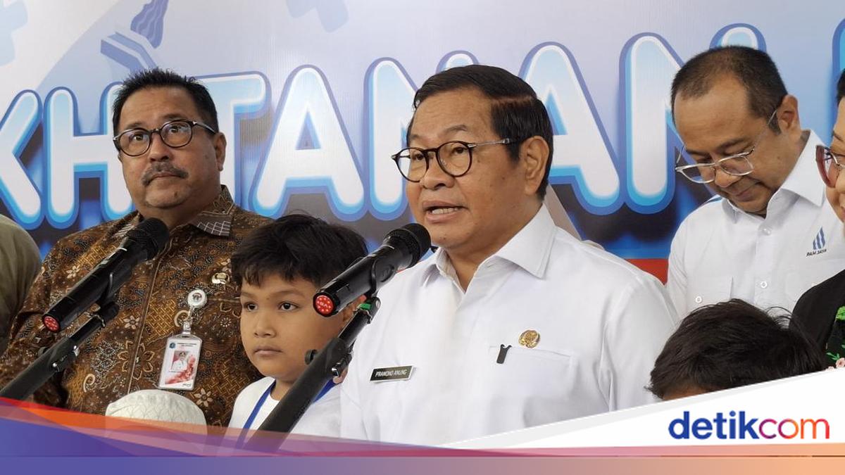 Pramono Admits Jakarta's Messy Cables Are a Complex Problem