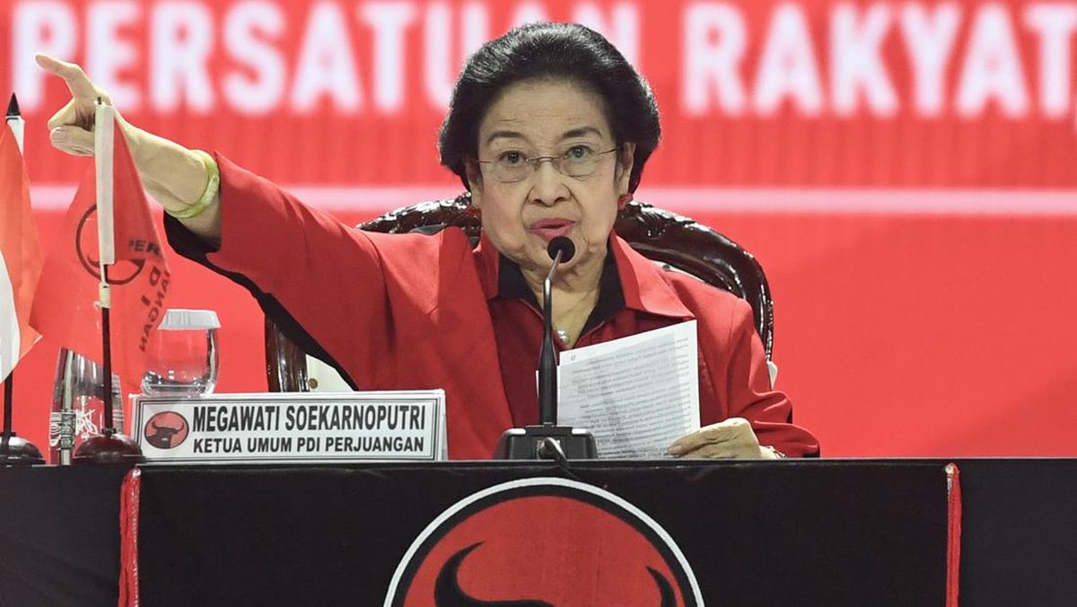 Megawati Issues Internal Letter Explaining PDIP's Role as Balancing Party