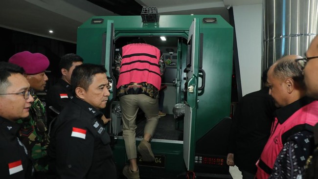 Attorney General's Office Names Customs Official a Suspect in Rare Earth Corruption Case
