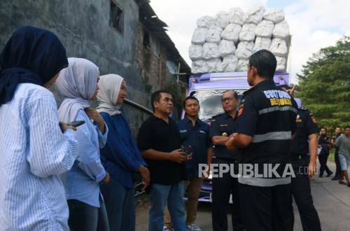 Exports Continue: CV Rizki Mandiri Successfully Ships 96,000 Glagah Brooms to Bangladesh