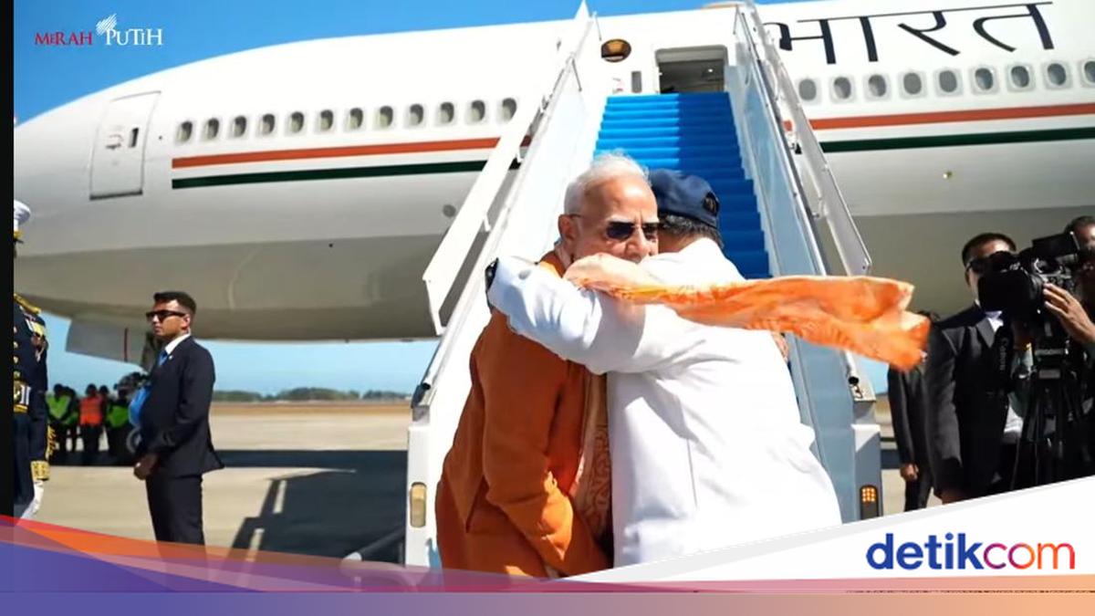 Prabowo Bids Farewell to PM Modi at YIA Airport After Prambanan Temple Visit