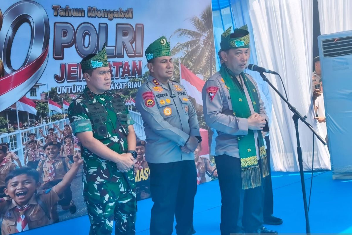 National Police Chief Inaugurates 80 Precision Red and White Bridges in Riau