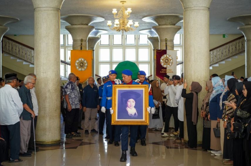 UGM Philology Expert and Former 'Aisyiyah Chairperson Prof. Chamamah Soeratno Passes Away