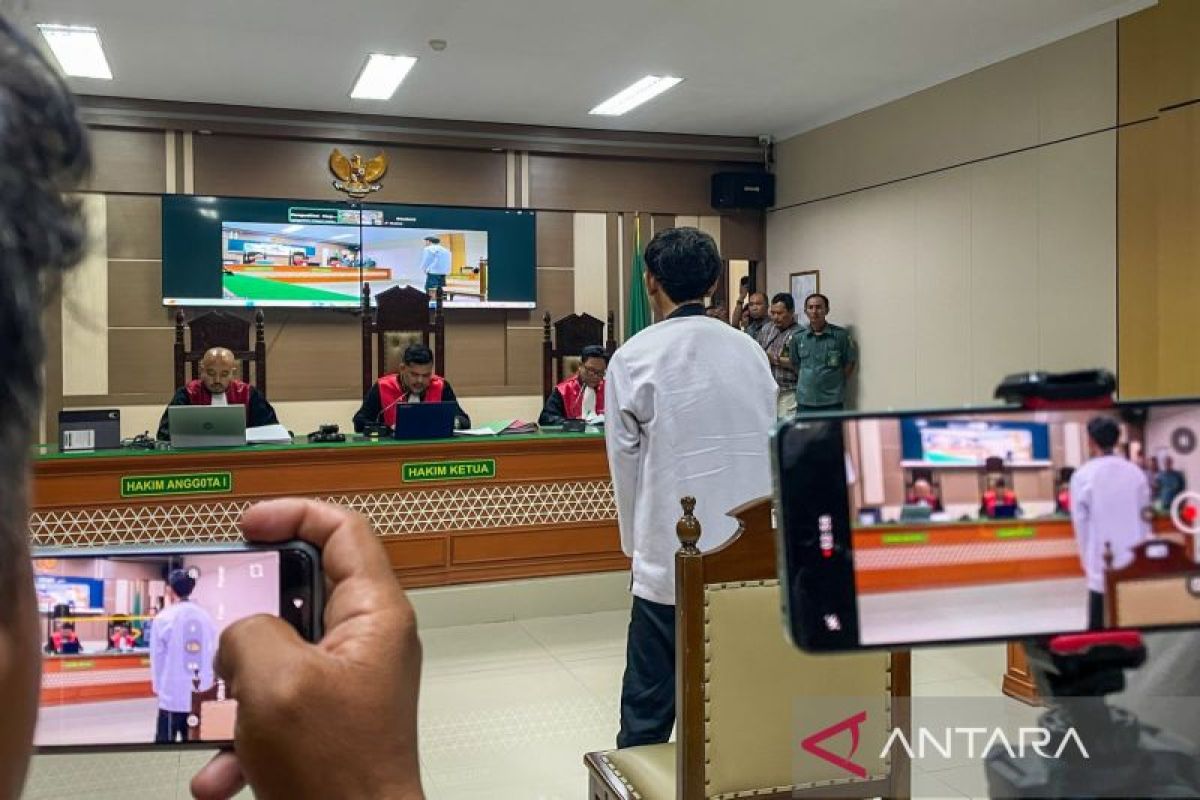 Defendant in Indramayu family murder case sentenced to death