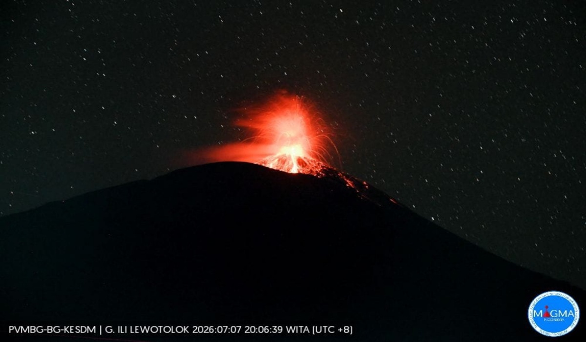 Mount Ili Lewotolok Volcanic Activity Increases, Loud Booms Heard