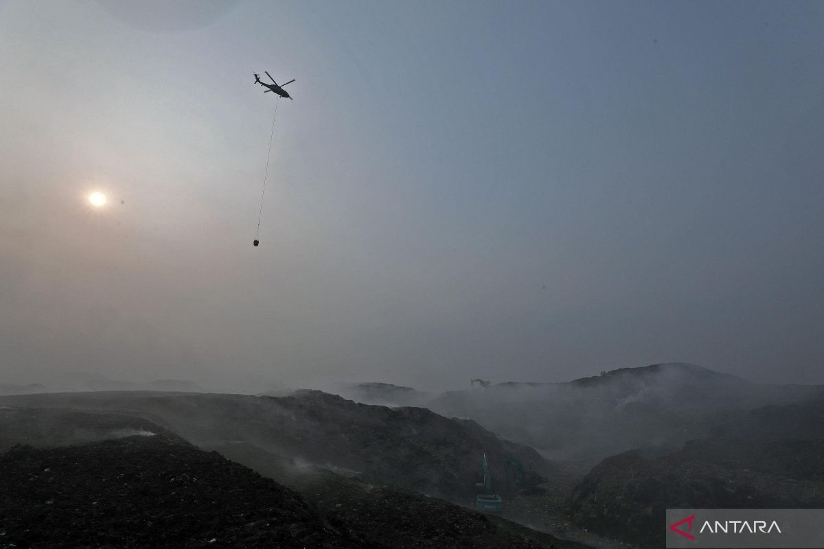 BNPB Considers Cloud Seeding to Tackle Tangerang Landfill Fire