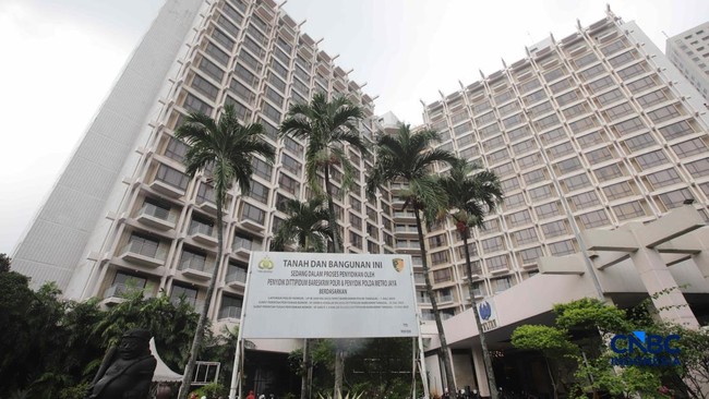 Claimant to Hotel Sultan Land Presents Dutch Colonial Documents