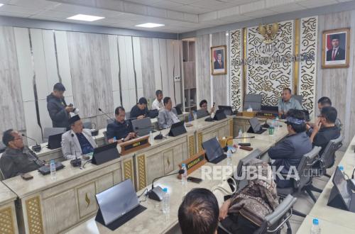 West Java DPRD Commission I Submits Study on Proposed Province Name Change to Provincial Government