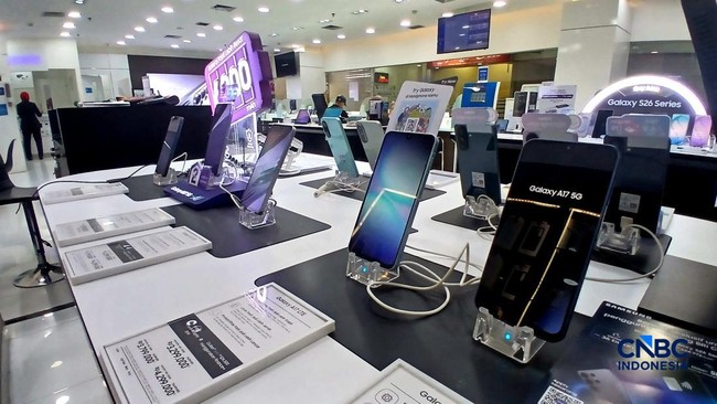 Jakarta Mobile Phone Shops See Fewer Buyers as Traders Struggle