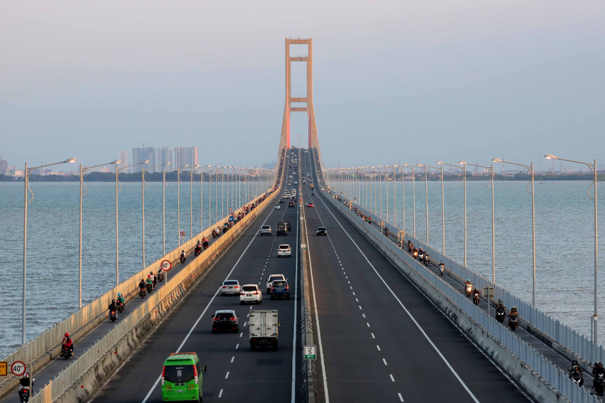 Suramadu Bridge Under Scrutiny After Repeated Accidents, Lighting and Signage Urged to Be Fixed