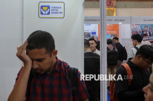 Abrar's Long Journey to Find Hope at the Job Fair