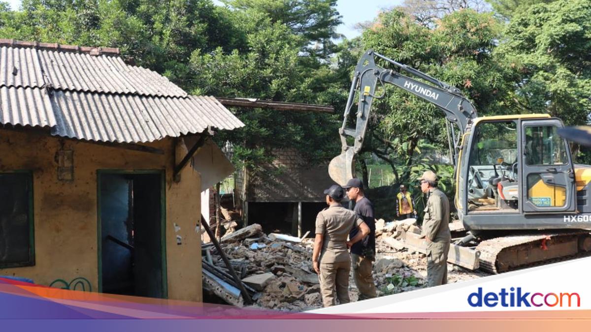 103 Illegal Buildings Demolished in Ciseeng, Bogor, After Causing Floods