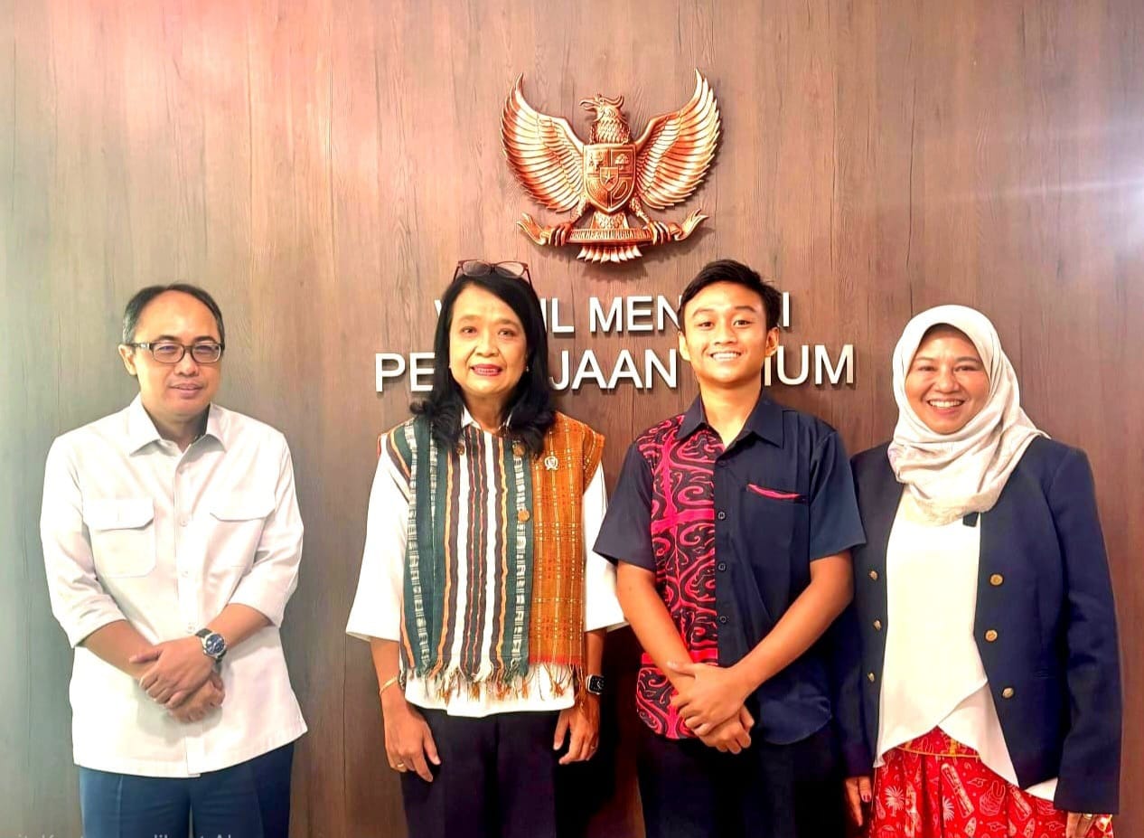 Deputy Minister of Public Works Advises LPDP Scholarship Recipient Before Studies in Amsterdam