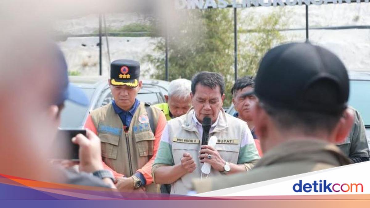 Jatiwaringin Landfill Fire Still Uncontained After 9 Days, Officials Hold Mass Prayers for Rain
