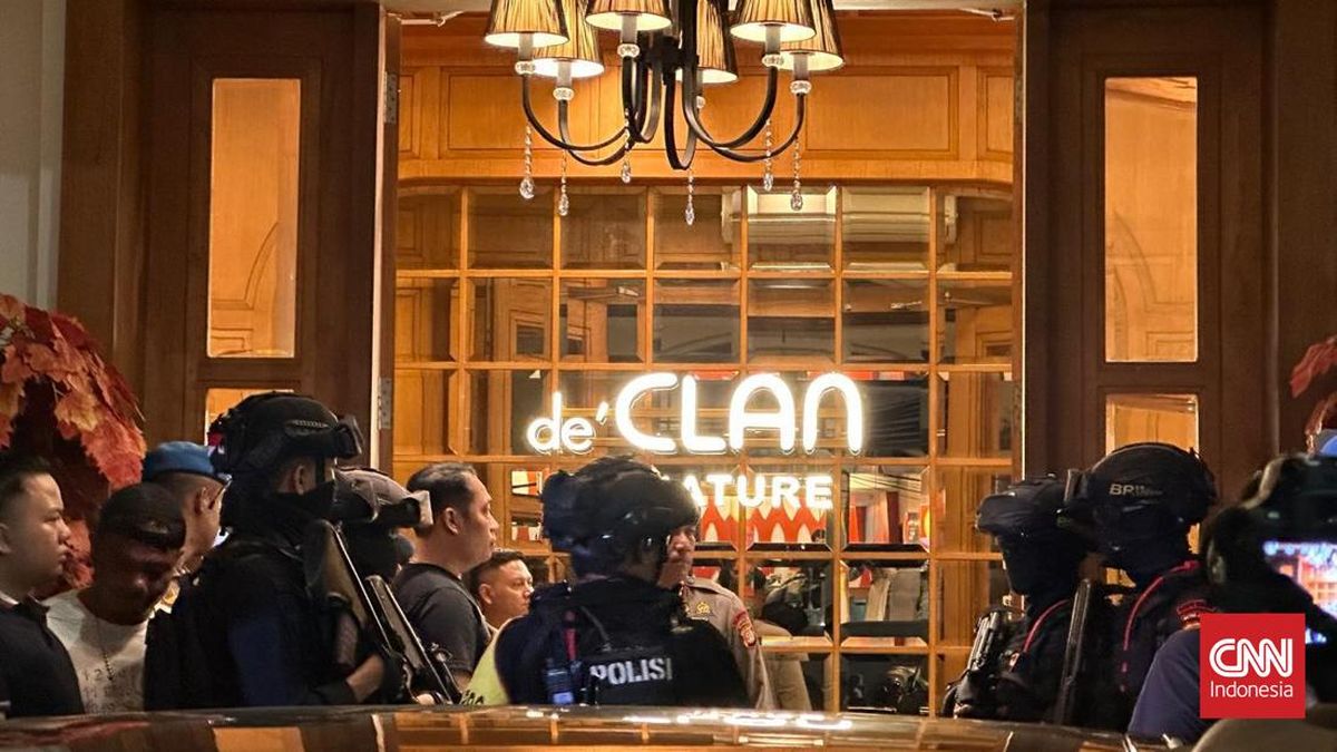 Three de'Clan Cafe Employees in Cipete Taken by Police Following Raid